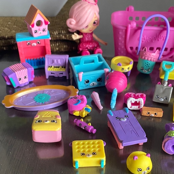 (46 items) Shopkins Figurine Bundle spring summer theme furniture - Picture 4 of 6